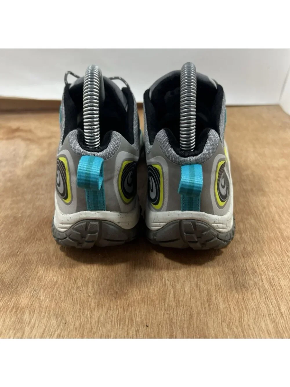 Topo Athletic Women Size 7 Running Sneakers Shoes Zero Drop All Terrain Sole